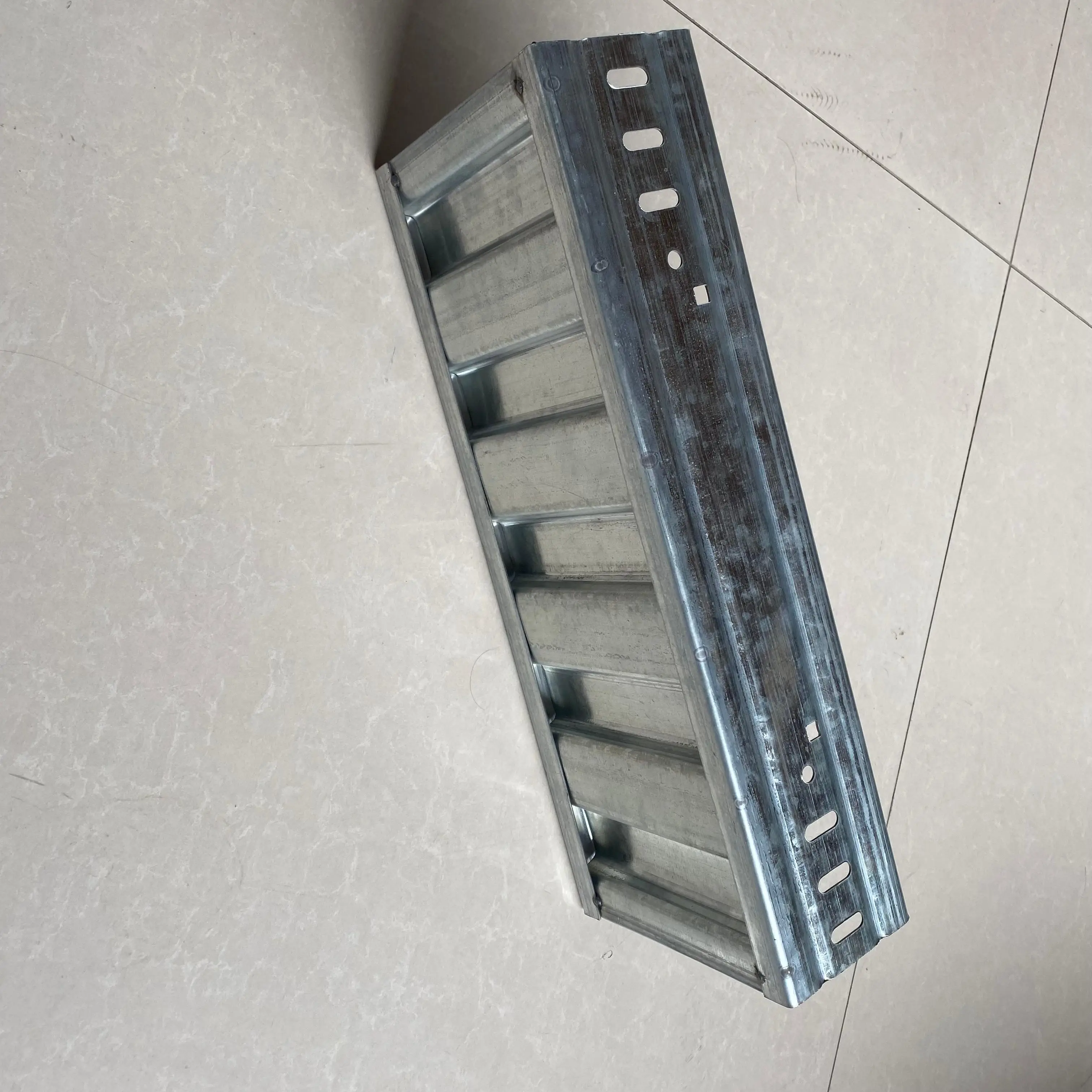 高評(píng)分廠家匯總：室外瓦楞橋架廠家實(shí)力推薦與選購(gòu)指引